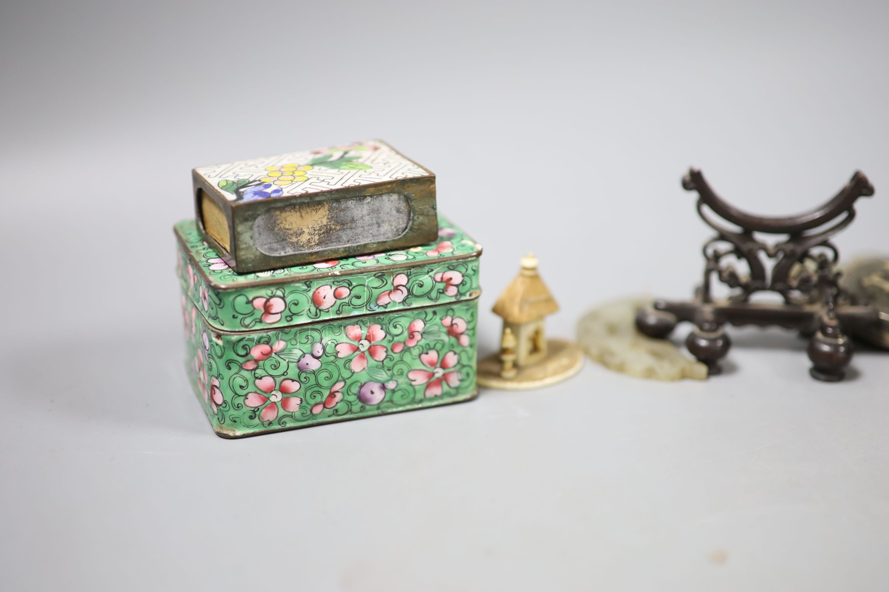 A Chinese small celadon jadeite lion on stand, a small jade circular plaque on stand (damage) and sundry items